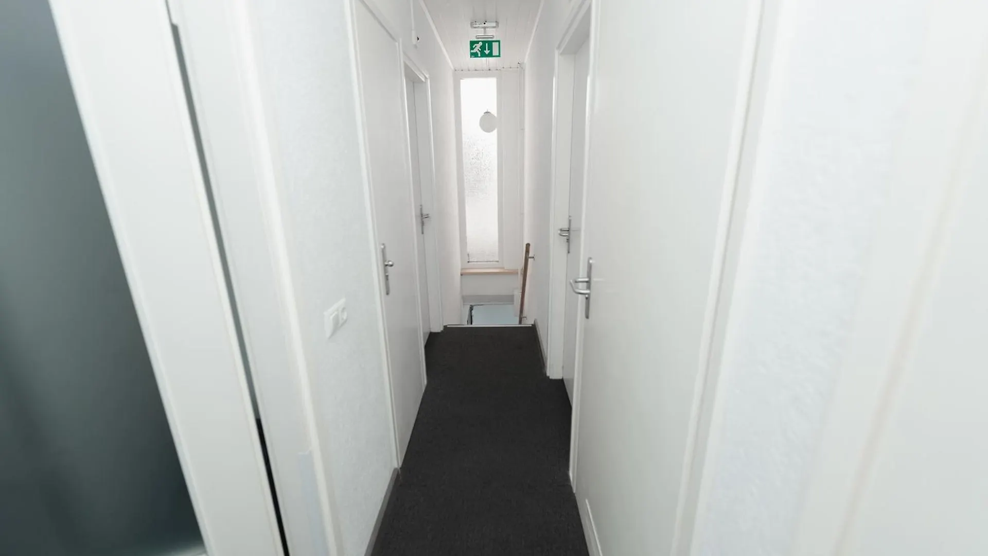 Hotel Herbergh Amsterdam Airport Badhoevedorp 3*,